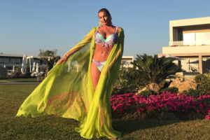 Волочкова показала поклонникам снимки с отдыха в Греции