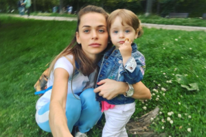 Поклонники спорят, на кого похожа дочь Анны Хилькевич