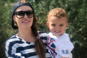 Слава из "НеАнгелов" с детьми отдыхает на море в Донецкой области