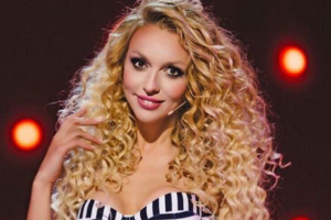 Оля Полякова с дочерью выглядят как сестры