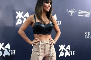 Ани Лорак поразила фанатов "горячим" образом на красной дорожке