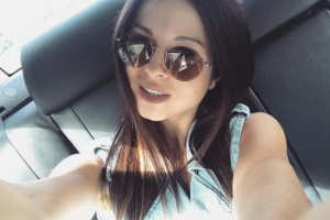 Певица Нюша доказала, что не поправилась