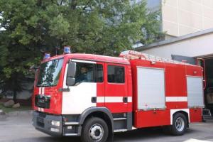 В Харькове напротив Южного железнодорожного вокзала горит дом: проводится эвакуация людей