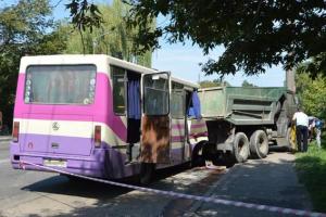 В Луцке в ДТП с участием маршрутки пострадало более десятка человек