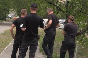 Трагедия в Киеве: девочка выпала с 16-го этажа, рядом лежала москитная сетка