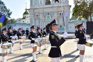 Творческий коллектив барабанщиц полиции Донецкой области выступил в Киеве