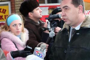 В Сети появились фото "юного" Плотницкого, который инспектировал рынки в Луганске 