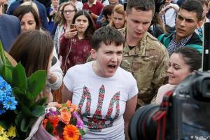 Савченко скурвилась задолго до того, как попала в "плен", - блогер прокомментировал новый наряд политика
