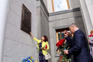 Украинцы вспоминают молодых нацгвардейцев, которые погибли под Верховной Радой 2 года назад 