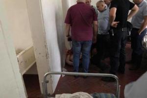 Жуткие крики и окровавленные люди: появилось новое видео штурма львовской психбольницы