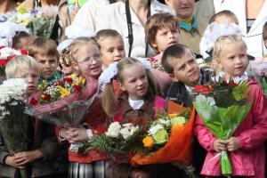 Родители школьников объяснили, почему не хотят видеть 1 сентября чиновников в учебных заведениях
