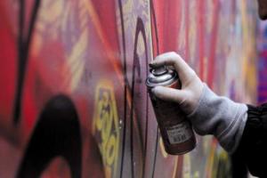 Всему виной искусство: «Граффитчики» нанесли убытки на 150 тыс грн, полностью разрисовав электричку