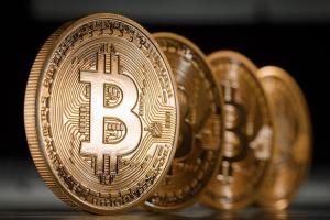 Революция в виртуальном финансовом мире: биткоин раскололся надвое