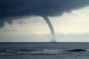 В России над Сочи пронесся смерч - кадры