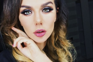 На Седоковой во время концерта разорвалось платье