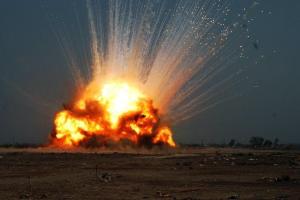 Вблизи Авдеевки молния уничтожила склад боеприпасов боевиков - соцсети