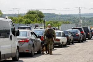 Ситуация на КПВВ в Донбассе: линию разграничения пересекли 33,2 тыс человек и 4,9 тыс машин