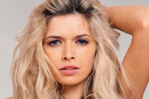 Вера Брежнева произвела фурор нарядом с глубоким декольте