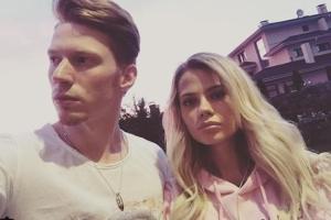 Пресняков с молодой супругой уехали из России