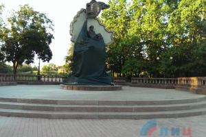 В центре Луганска взорвали памятник боевикам