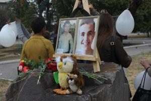 Невиданный цинизм: боевики в Дебальцево "оплакивают" подростков, которых сами же убили