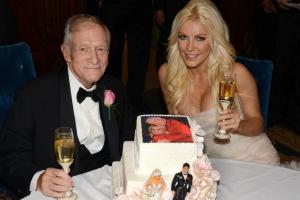 Покойный основатель Playboy оставил молодую вдову без гроша