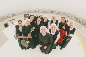 Рок-группа из монашек стремительно завоевывает мировую популярность