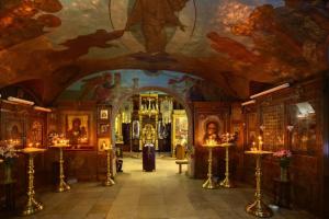 Сотрясение мозга от удара крестом: В сети прокомментировали инцидент в храме Москвы