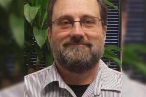 Жуткий случай в США: на оживленной стоянке 8 месяцев не замечали труп за рулем машины