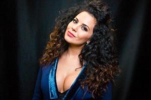 "Последние теплые деньки": Певица Настя Камеских опубликовала в Instagram несколько пикантных фото с отдыха