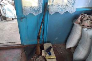 Житель Хмельницкой области угрожал сотрудникам облгаза пистолетом и ружьем