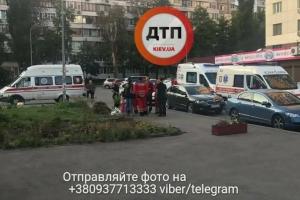 В Киеве на детской площадке неадекватная женщина стреляла в мать с годовалым ребенком