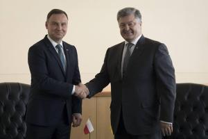 Украина и Польша усилят взаимодействие между оборонными ведомствами - Президент Порошенко