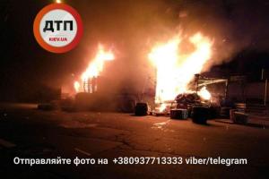 В Киеве произошел пожар на рынке