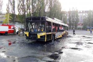 В Киеве полностью сгорел троллейбус