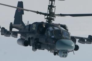 Над Херсонской областью заметили "российский" военный вертолет - кадры