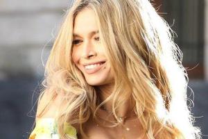 Вера Брежнева покорила сердца фанатов своим фото с дочерью-школьницей