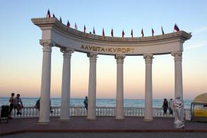 В Алуште продолжаются блэкауты, горит техника