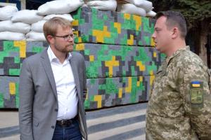 Посол Швеции посетил зону АТО на Донбассе