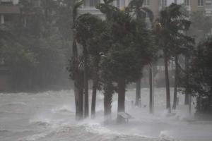 "Полностью под водой": Ураган Ирма затопил Майами