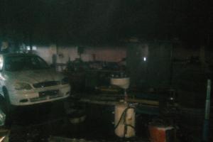 В Киеве в гараже по ремонту автомобилей произошел пожар