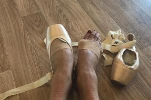 Волочкова показала свои ноги после репетиции