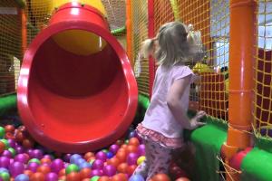 "В Питере мальчика-инвалида выгнали из парка аттракционов по просьбе родителей здоровых детей", - журналист 