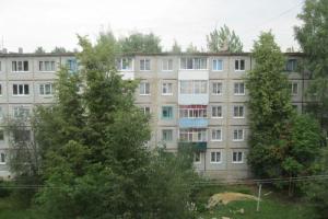 В Сумах мужчина выпал из пятиэтажного дома