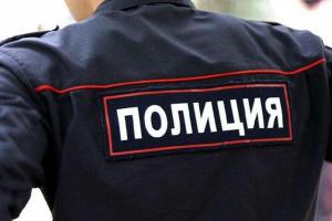 Российский полицейский со спущенными штанами развеселил сеть: опубликовано видео  