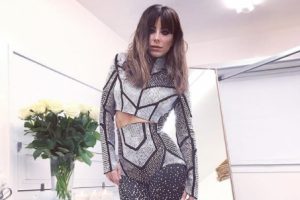 Ани Лорак раскритиковали за эпатажный костюм