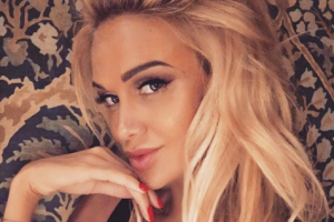 Поклонники Виктории Лопыревой обеспокоены: звезда совсем перестала спать