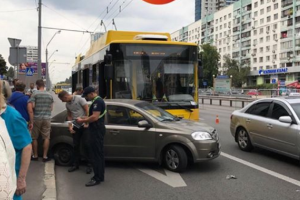 В Киеве произошло ДТП с участием троллейбуса