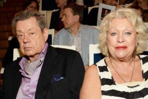 "Я здесь": Жена Караченцова рассказала о пророчестве последней песни супруга