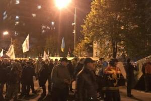Протестующие под Радой объявили ультиматум Порошенко